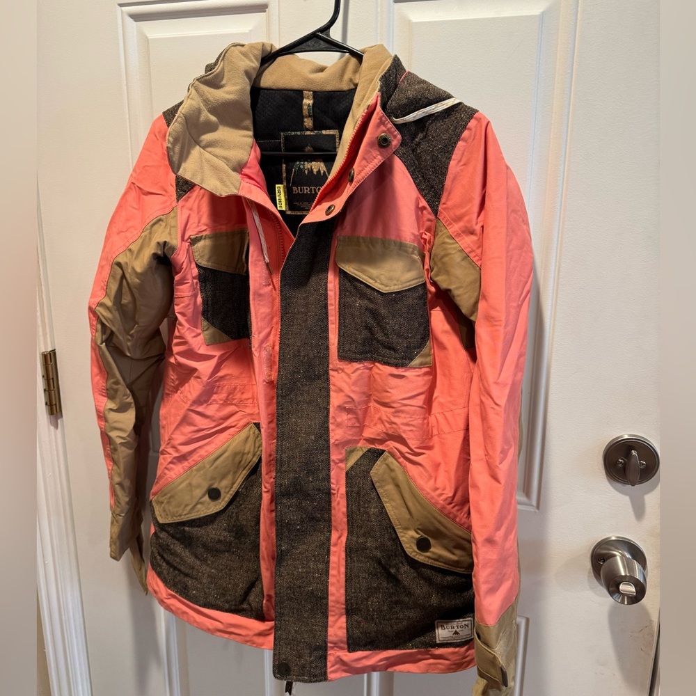 Burton Women’s Dryride Ski/Snowboard jacket size S, pink/salmon colored